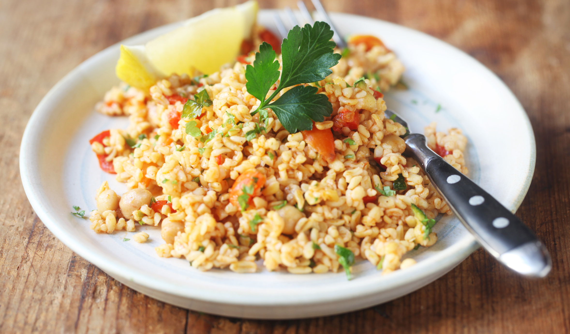 Couscous-Salat mit Tomaten und Kräutern