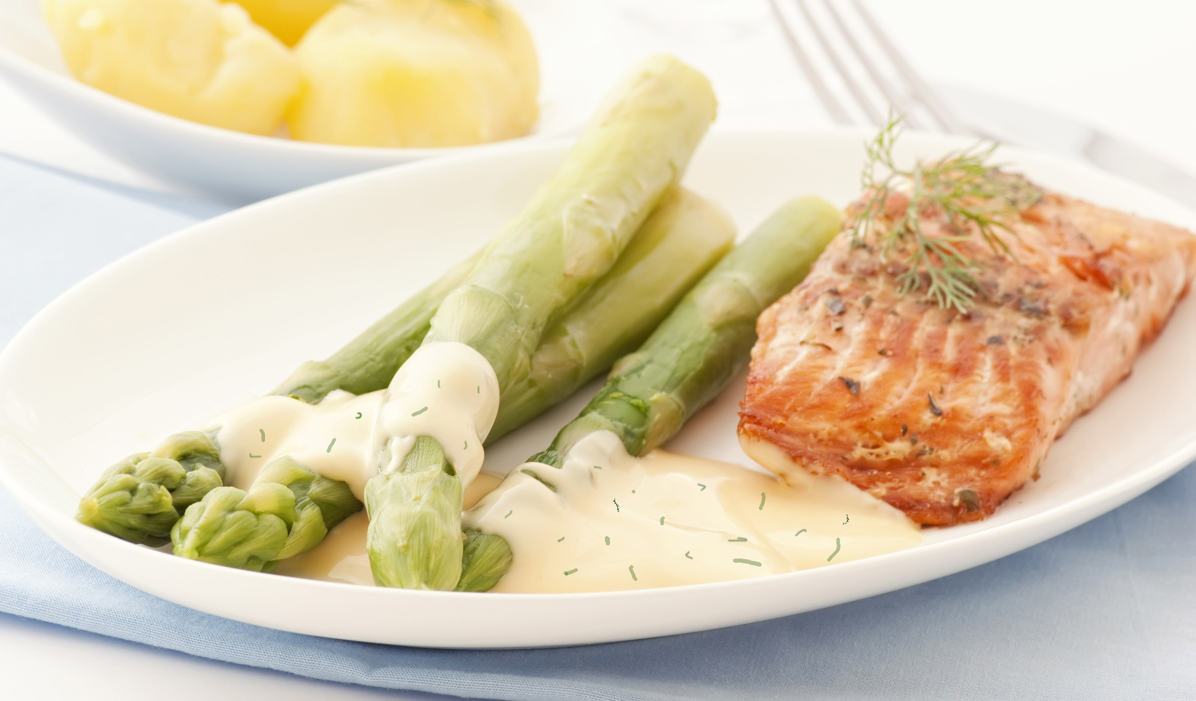 Lachskotelett mit Spargel und Dill-Hollandaise