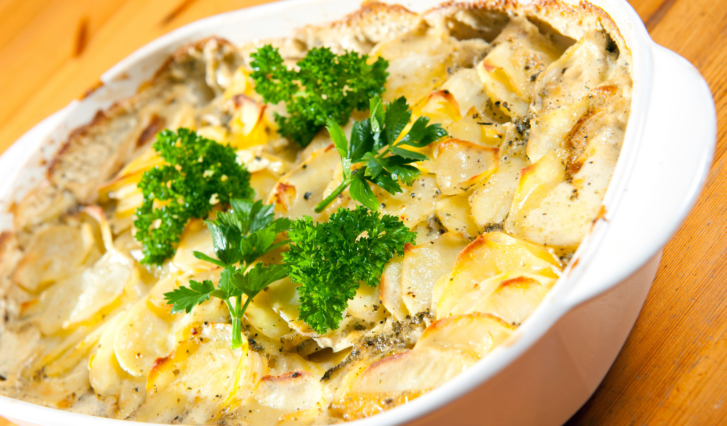 Spargel-Schinken-Gratin mit Sauce Hollandaise